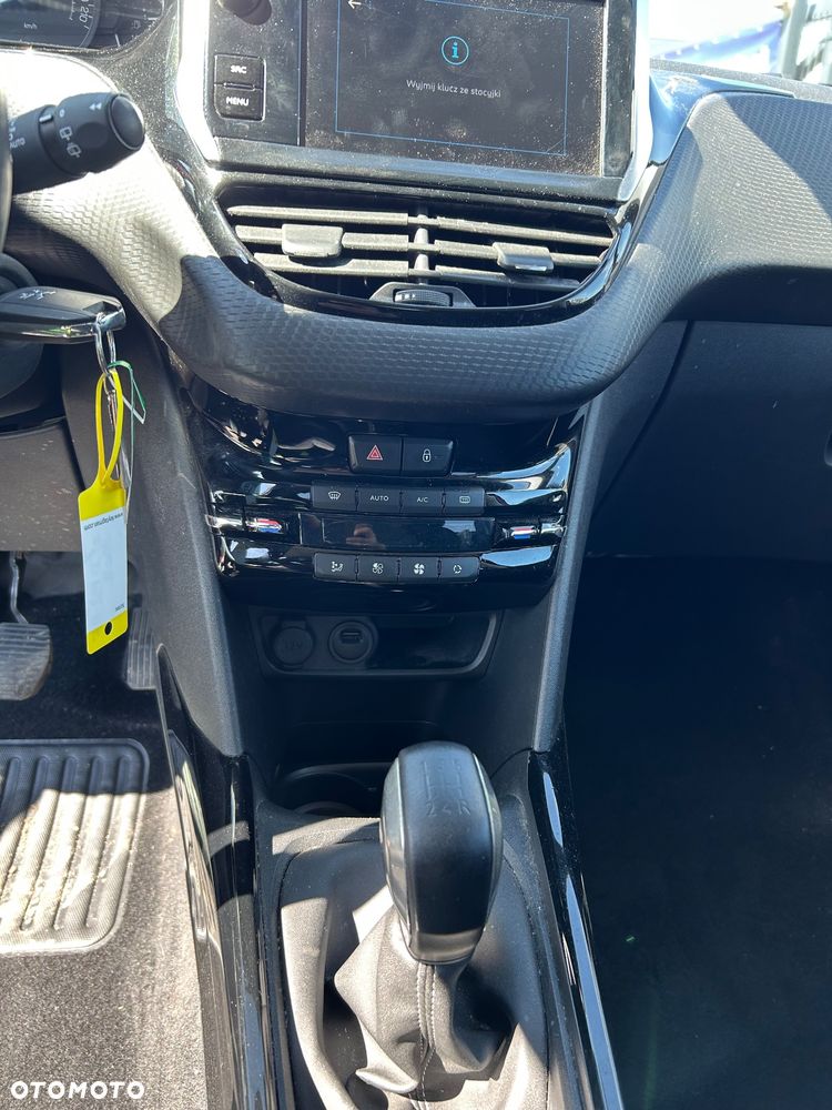 Peugeot 2008 BlueHDi 100 STOP & START Signature - 13
