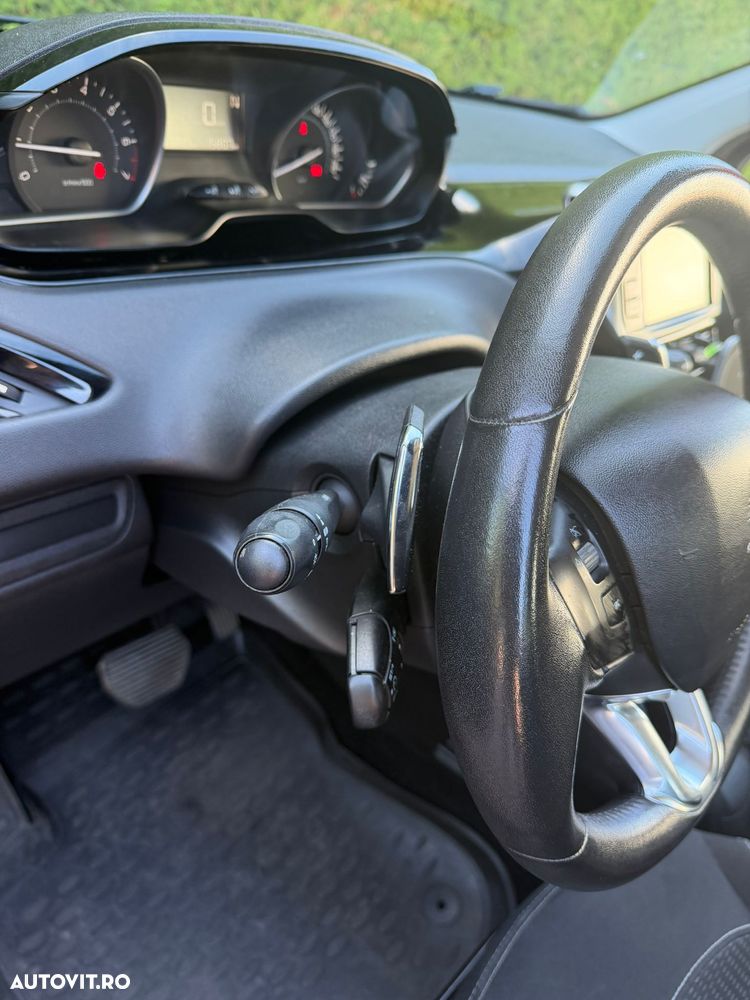 Peugeot 208 - 14