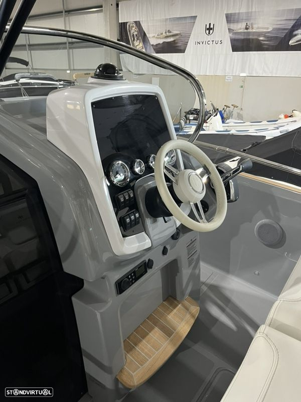 Invictus Yachts TT 280 - 8