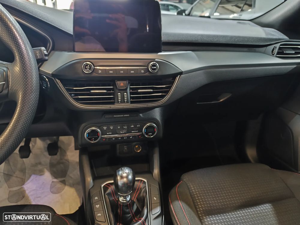Ford Focus 1.0 EcoBoost MHEV ST-Line - 12