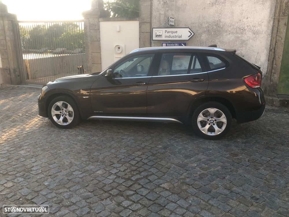 BMW X1 18 d sDrive xLine - 1