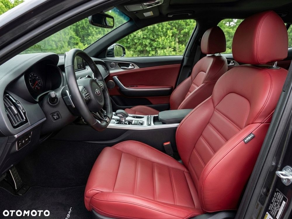 Kia Stinger - 12