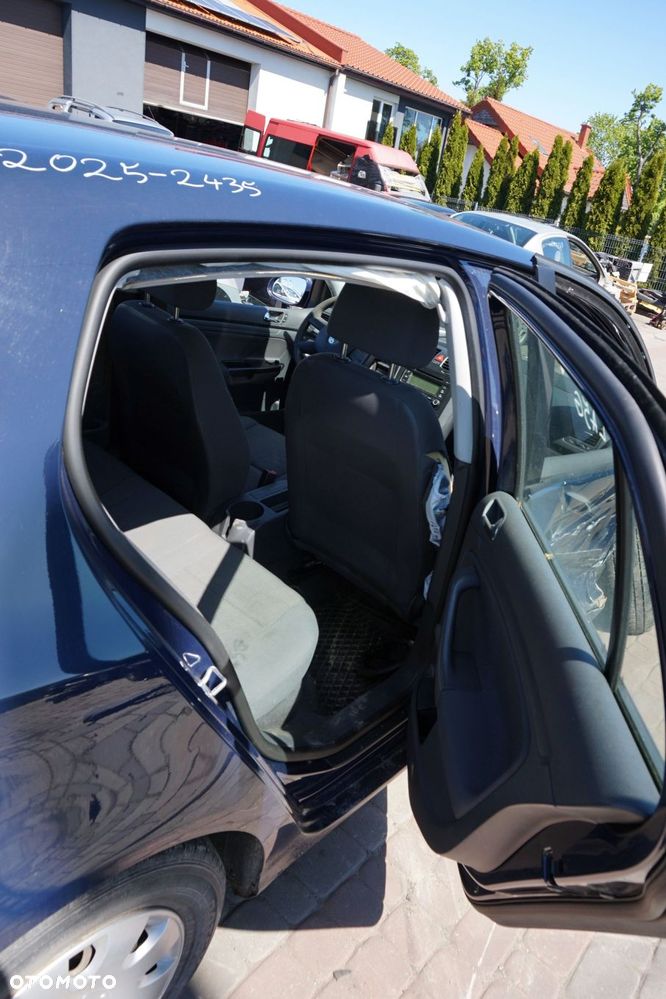 VOLKSWAGEN GOLF V 5D HB 2005 LA5G 1.6 8V BGU 102KM FVH SREBRNY na części - 18