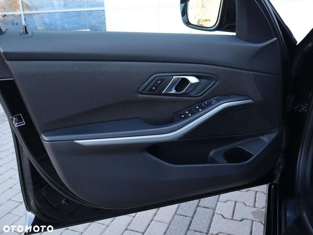BMW Seria 3 - 16