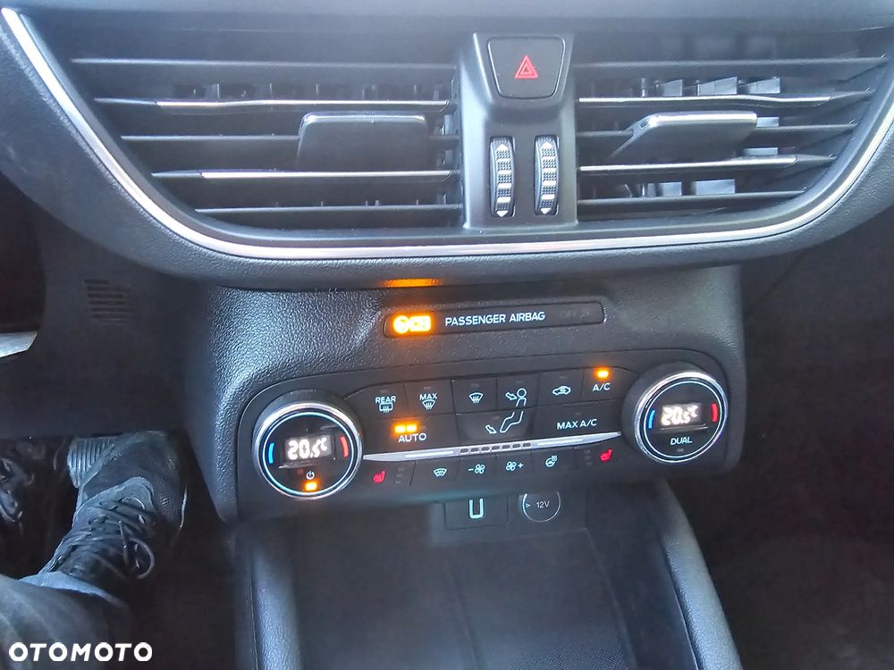 Ford Focus 2.0 TDCi DPF Titanium - 16
