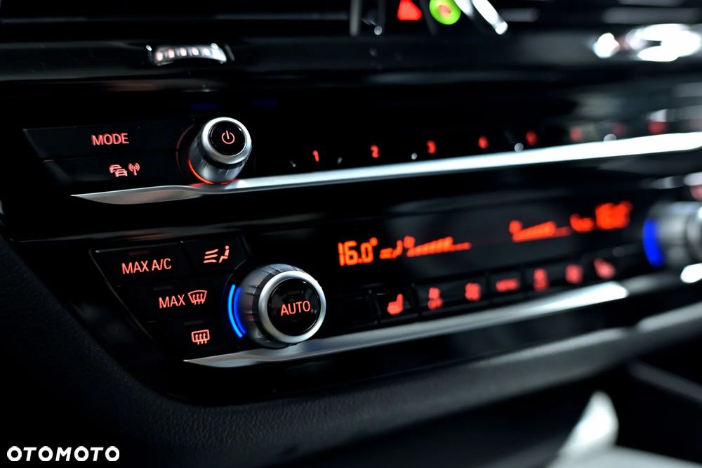 BMW Seria 5 530e xDrive M Sport sport - 30