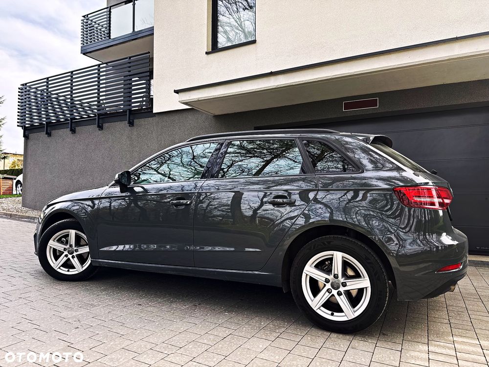 Audi A3 Sportback 1.6 TDI design - 16