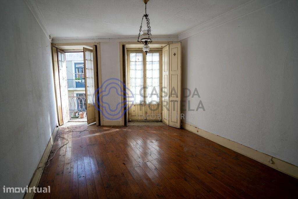 Prédio para reabilitar no centro do Porto, na Rua General Silveira - Grande imagem: 3/58