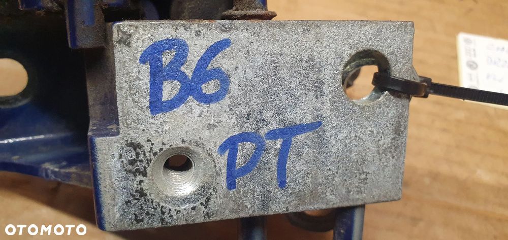 Zawias zawiasy drzwi prawy tył para VW Passat B6 - 7