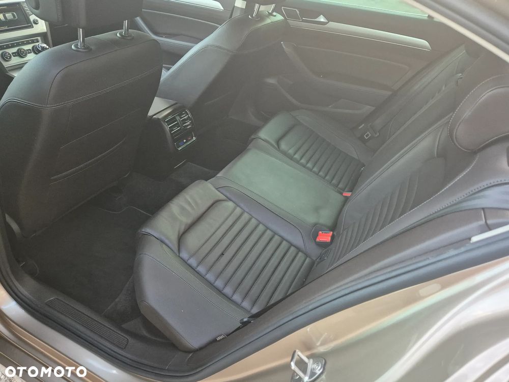 Volkswagen Passat 2.0 TDI (BlueMotion Technology) Highline - 9