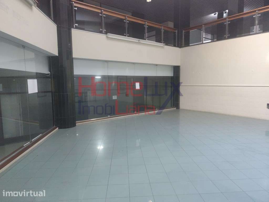 Loja incrível no centro de Oliveira de Azeméis - Grande imagem: 5/14