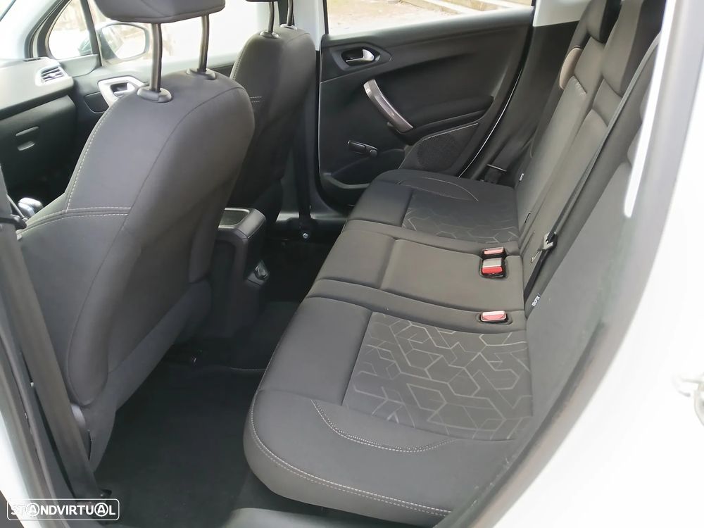 Peugeot 2008 PureTech 82 Style - 22