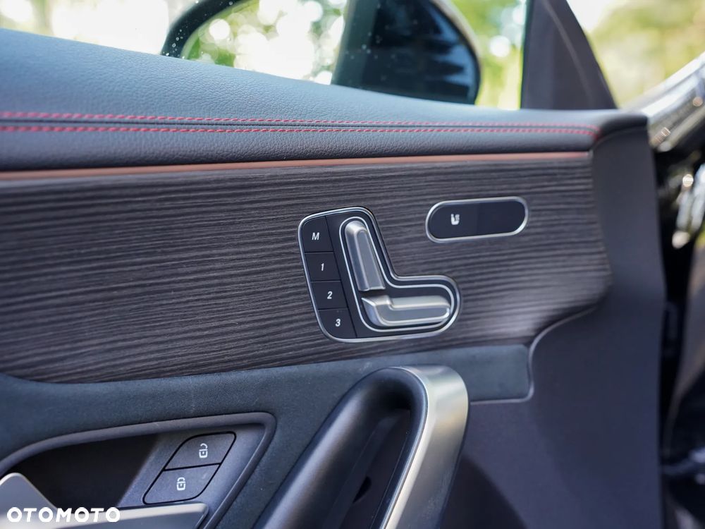 Mercedes-Benz CLA 250 4-Matic AMG Line 7G-DCT - 23