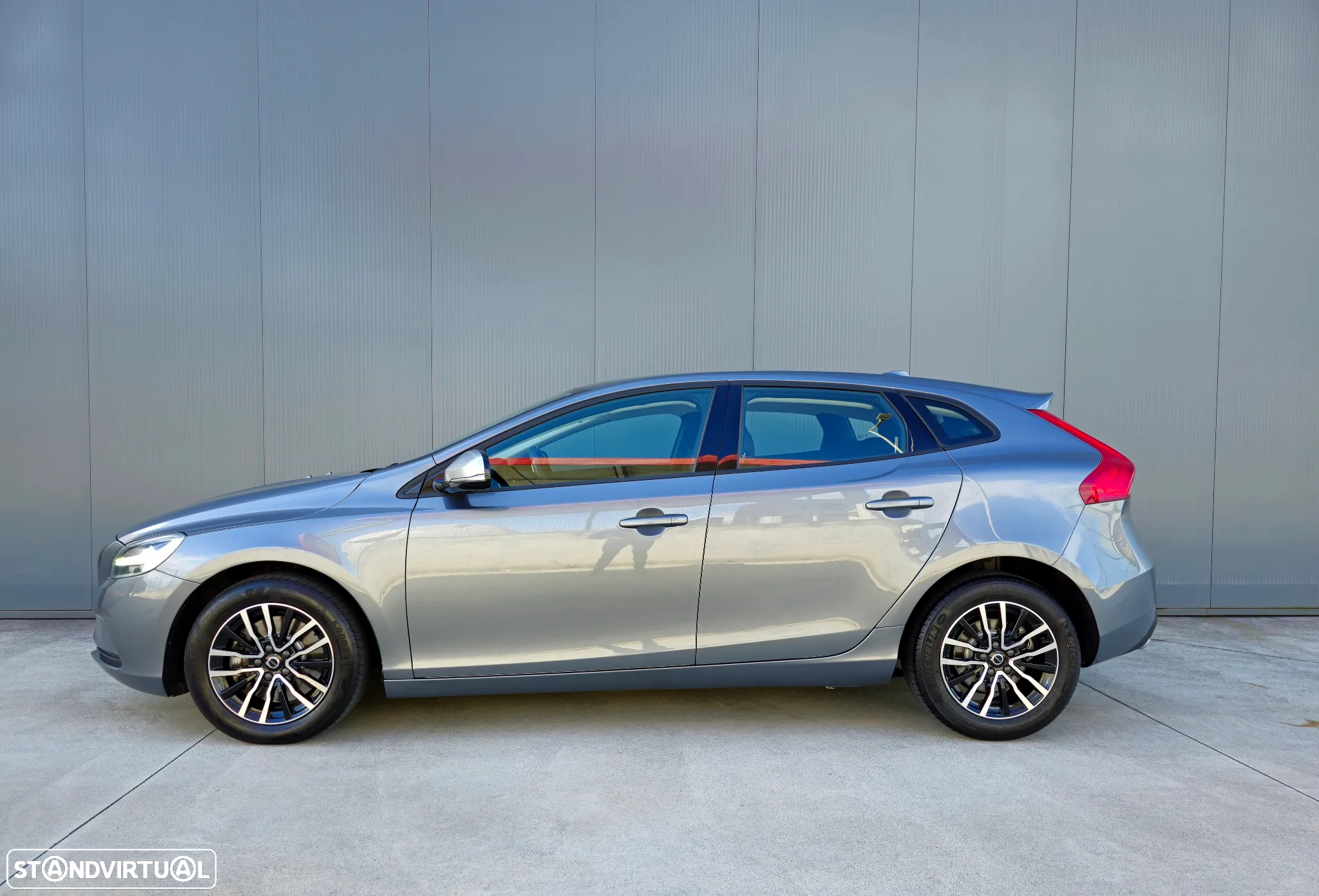 Volvo V40 2.0 D3 Momentum - 3