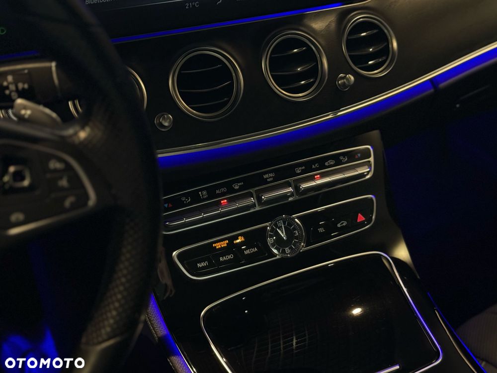 Mercedes-Benz Klasa E 400 4-Matic 9G-TRONIC - 11