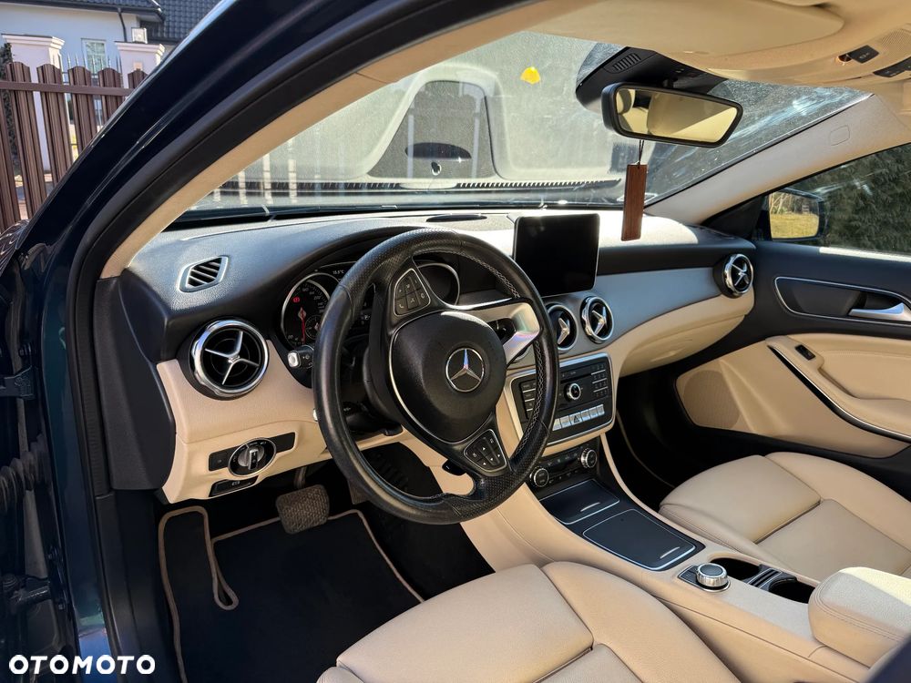 Mercedes-Benz GLA 200 7G-DCT Style - 9