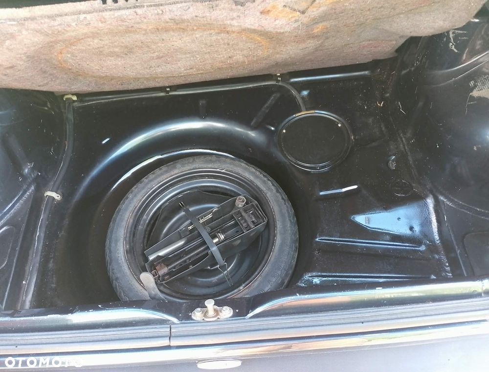 Volkswagen Golf 1.6 CL - 24