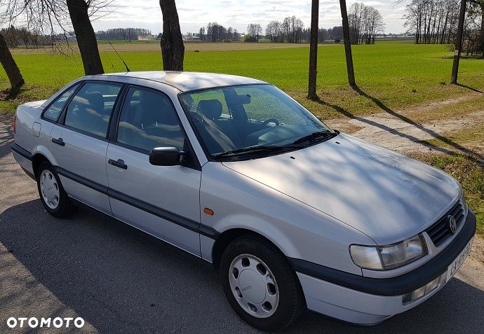 Volkswagen Passat 1.9 TD CL - 14