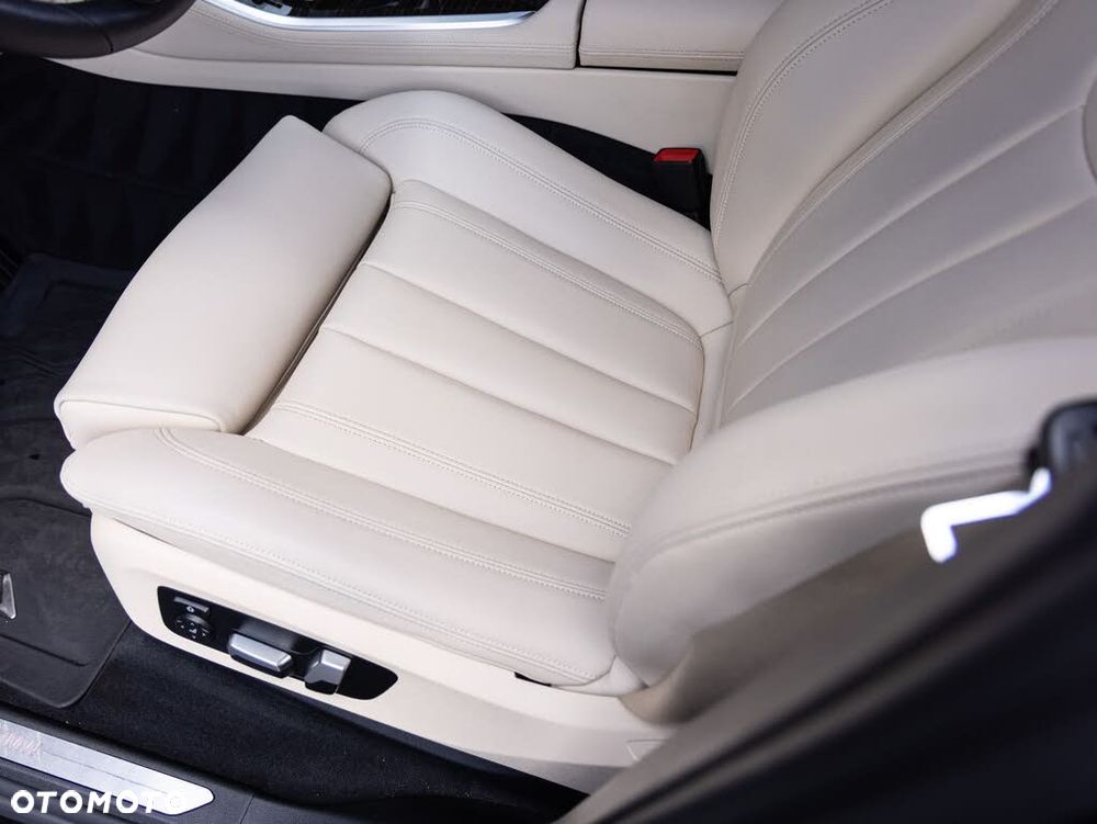 BMW X5 xDrive40i - 12