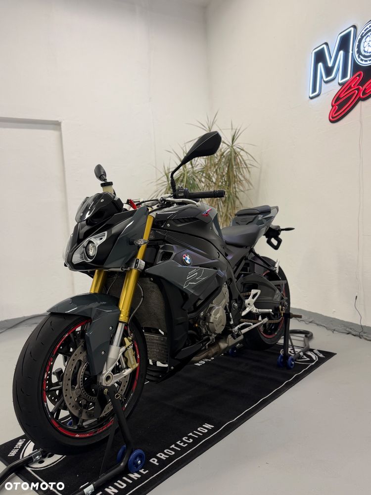 BMW S - 4