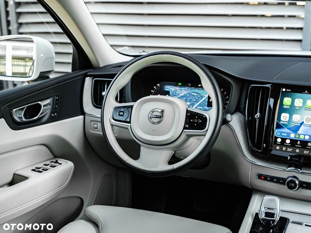 Volvo XC 60 B4 D AWD Ultimate Bright - 32