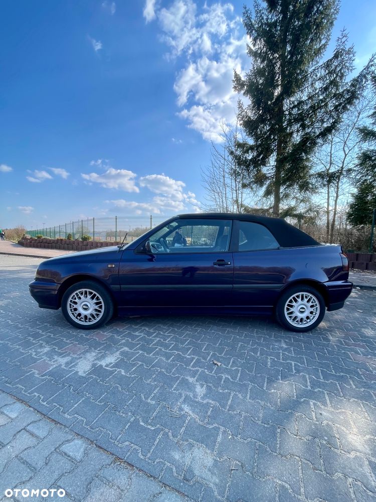 Volkswagen Golf 1.8 GL - 24