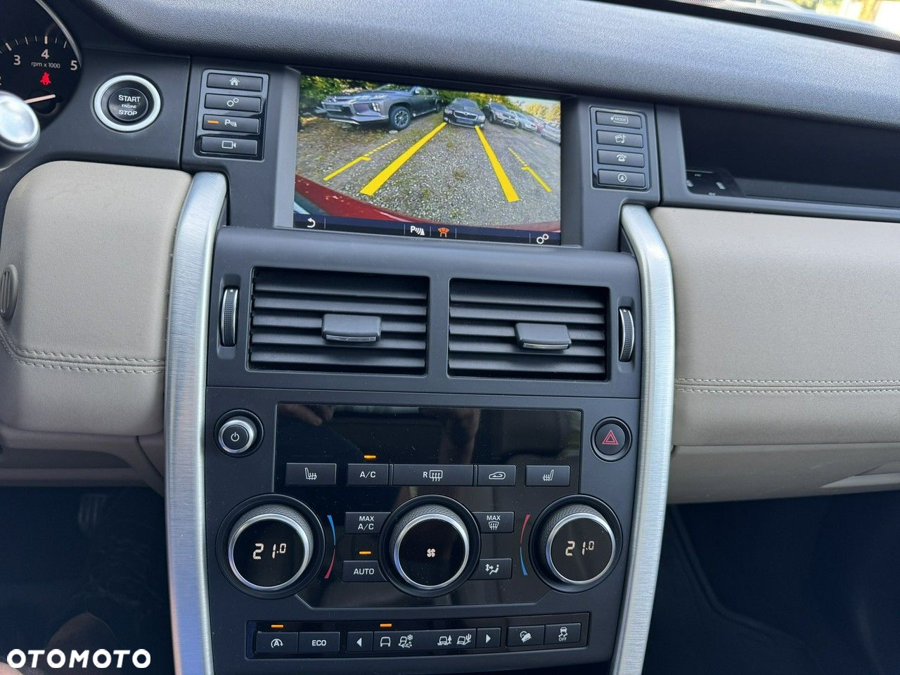Land Rover Discovery Sport - 26
