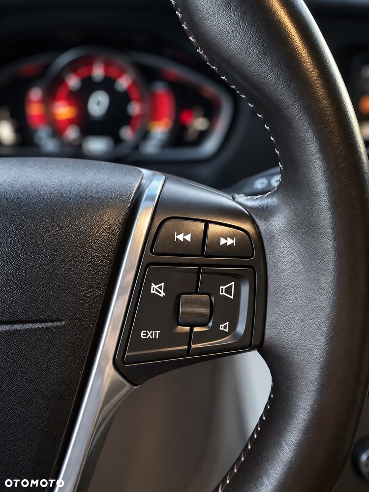 Volvo V40 D3 Summum - 25