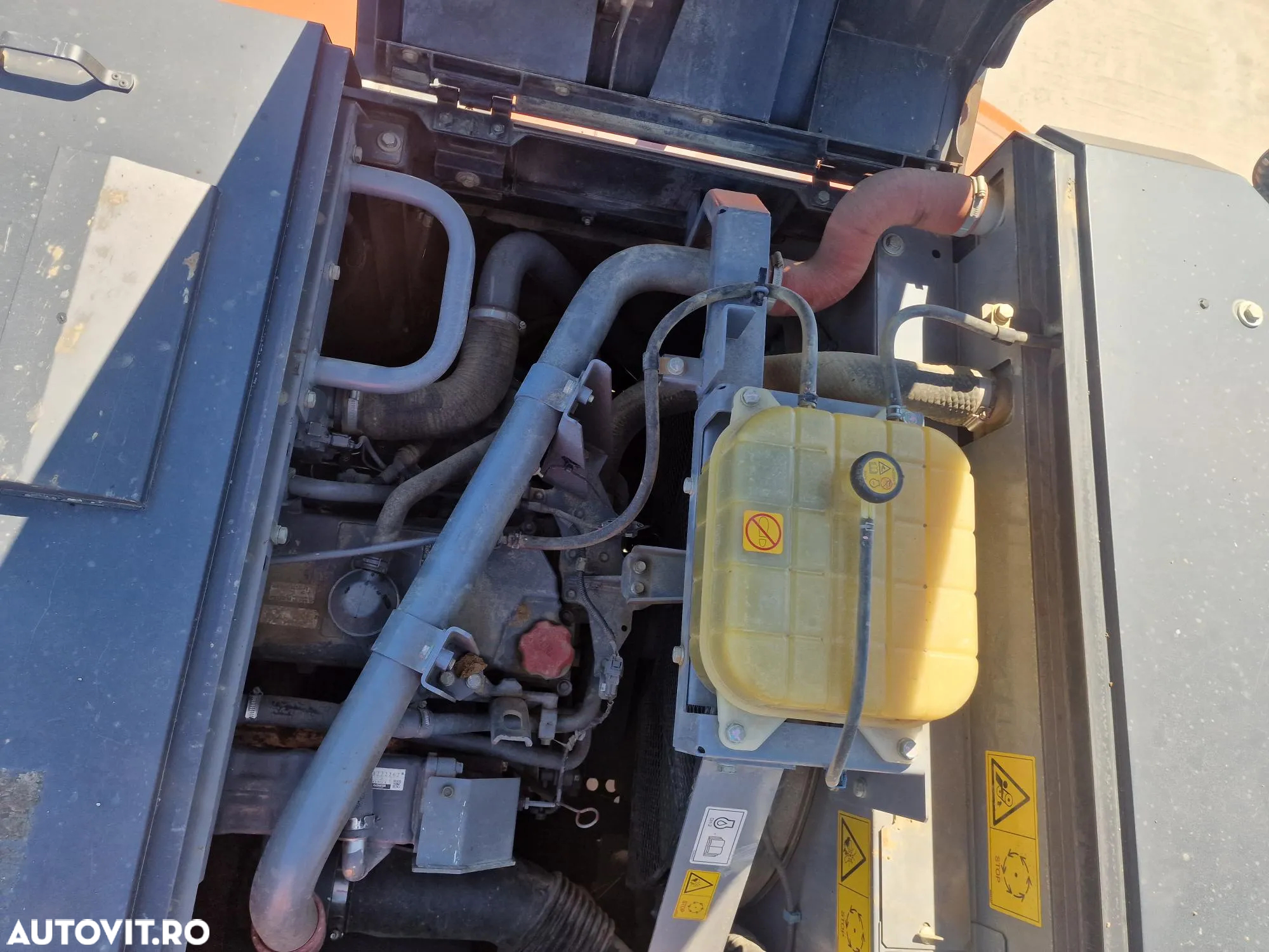 Hitachi ZX300, 32t, Cupa NOUA 1,8mc, 2018, 8.786h, Gresare automata, Inst picon, 3 pompe hidr HITACHI, Camera spate, Camere laterale, consum mediu 15l/h, Stare foarte buna, posibilitate leasing 3 ani-PROMOTIE 87.900 EUR+tva - 31