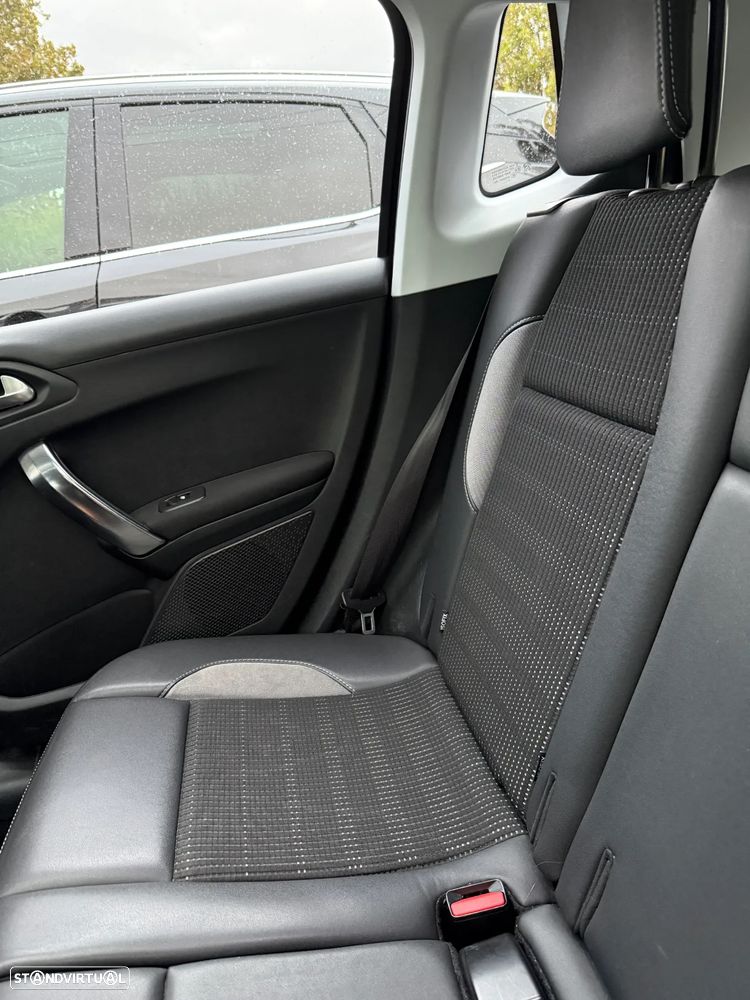 Peugeot 2008 1.2 PureTech Allure - 19