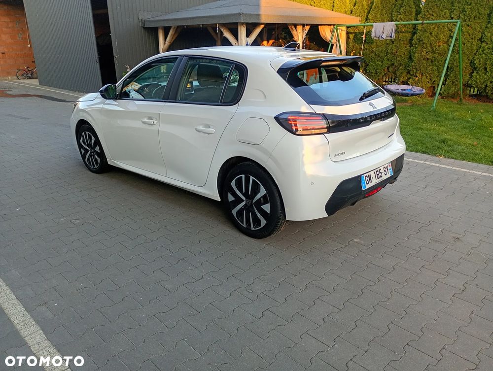 Peugeot 208 - 8