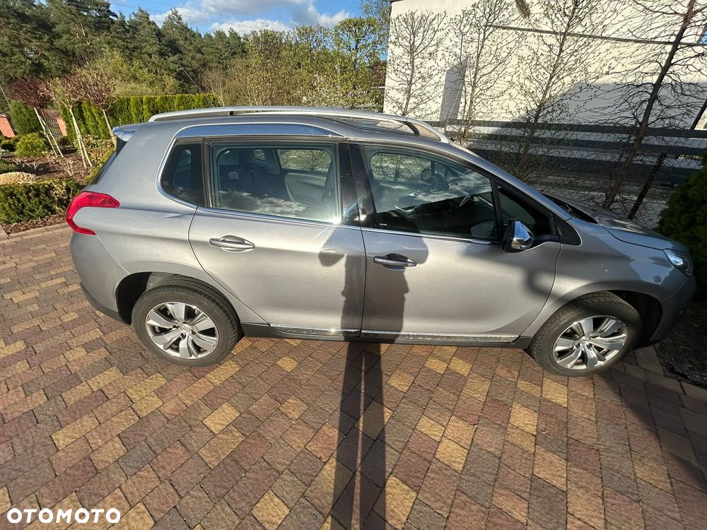 Peugeot 2008 1.2 Pure Tech Allure S&S - 2