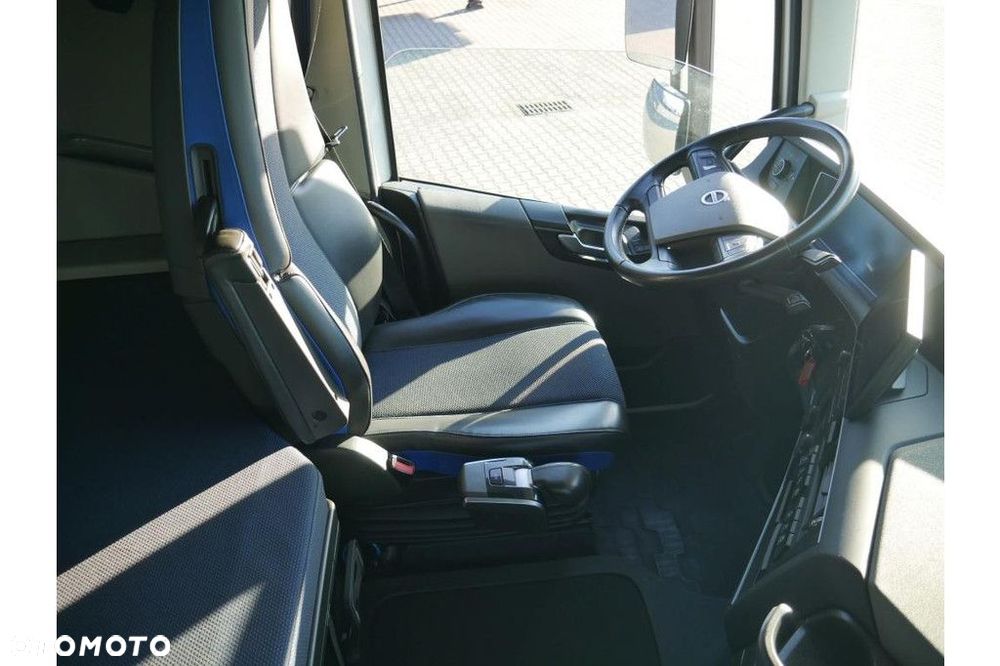 Volvo Vehicle Tractor 4x2 Standard - 10