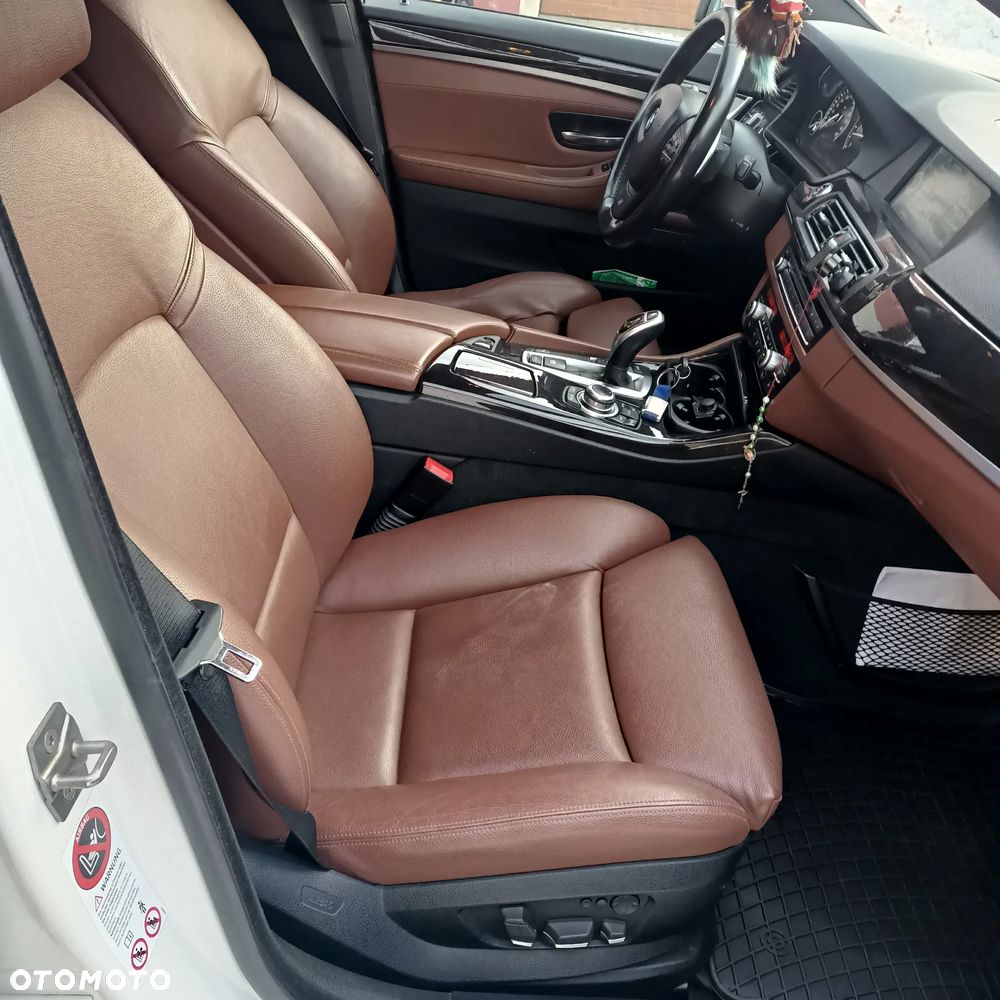 BMW Seria 5 530d xDrive - 12