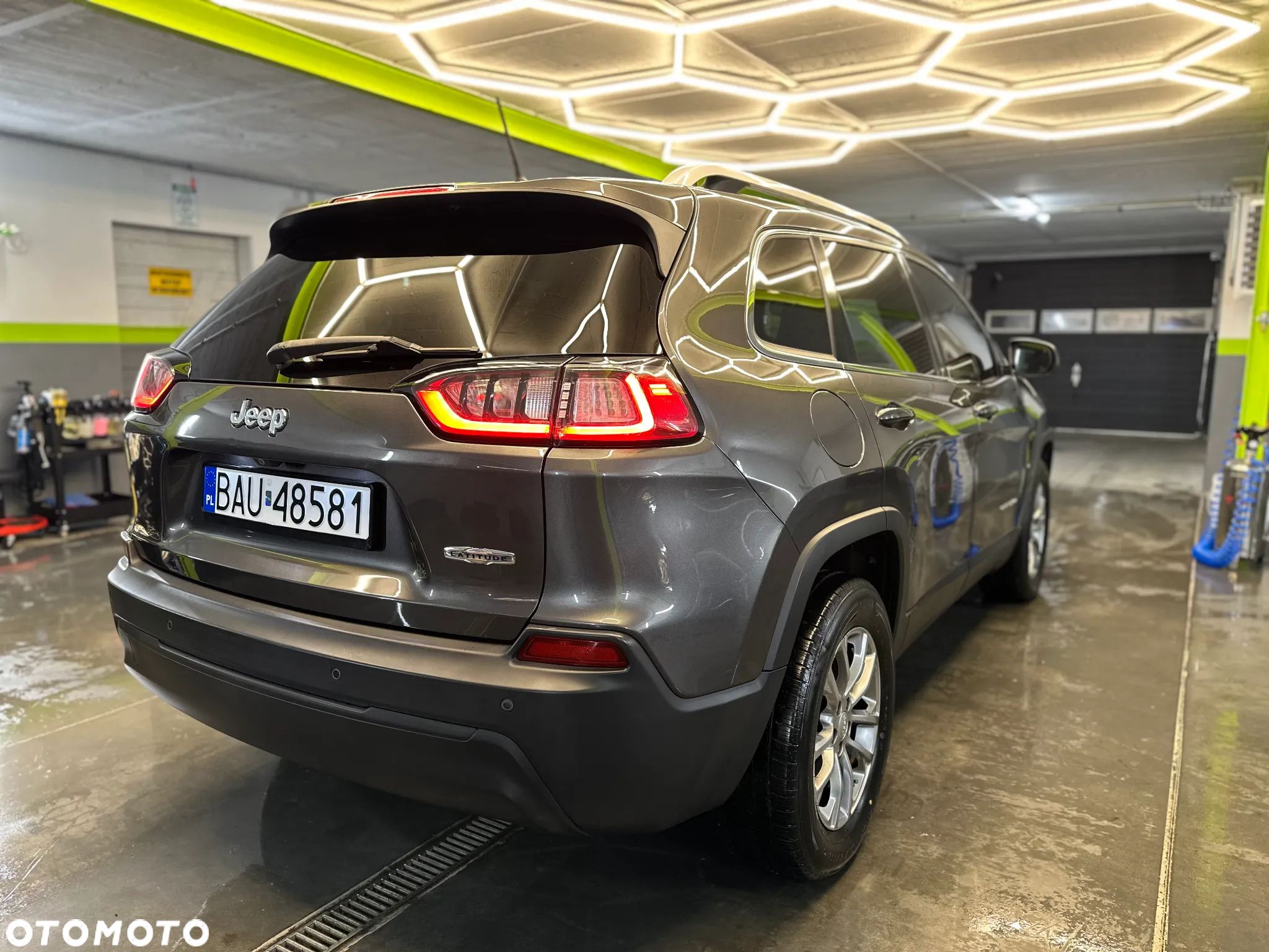 Jeep Cherokee - 2