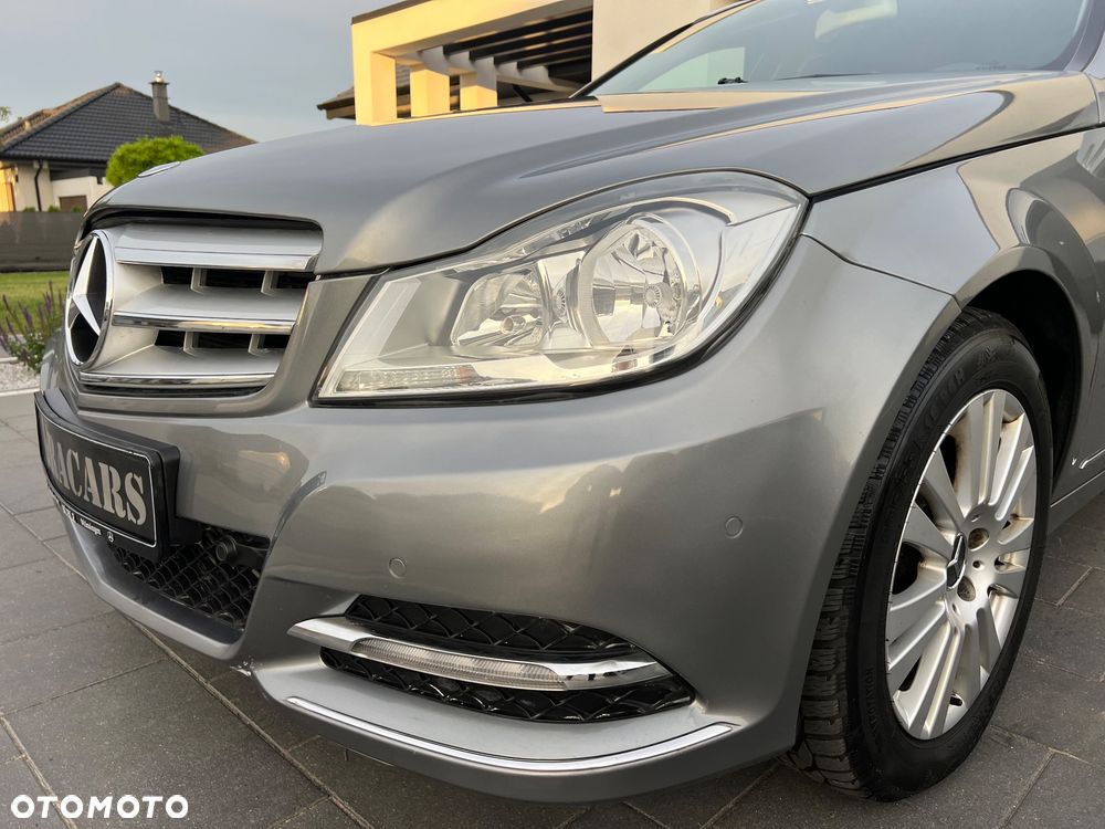 Mercedes-Benz Klasa C 220 CDI DPF Automatik BlueEFFICIENCY Elegance - 35