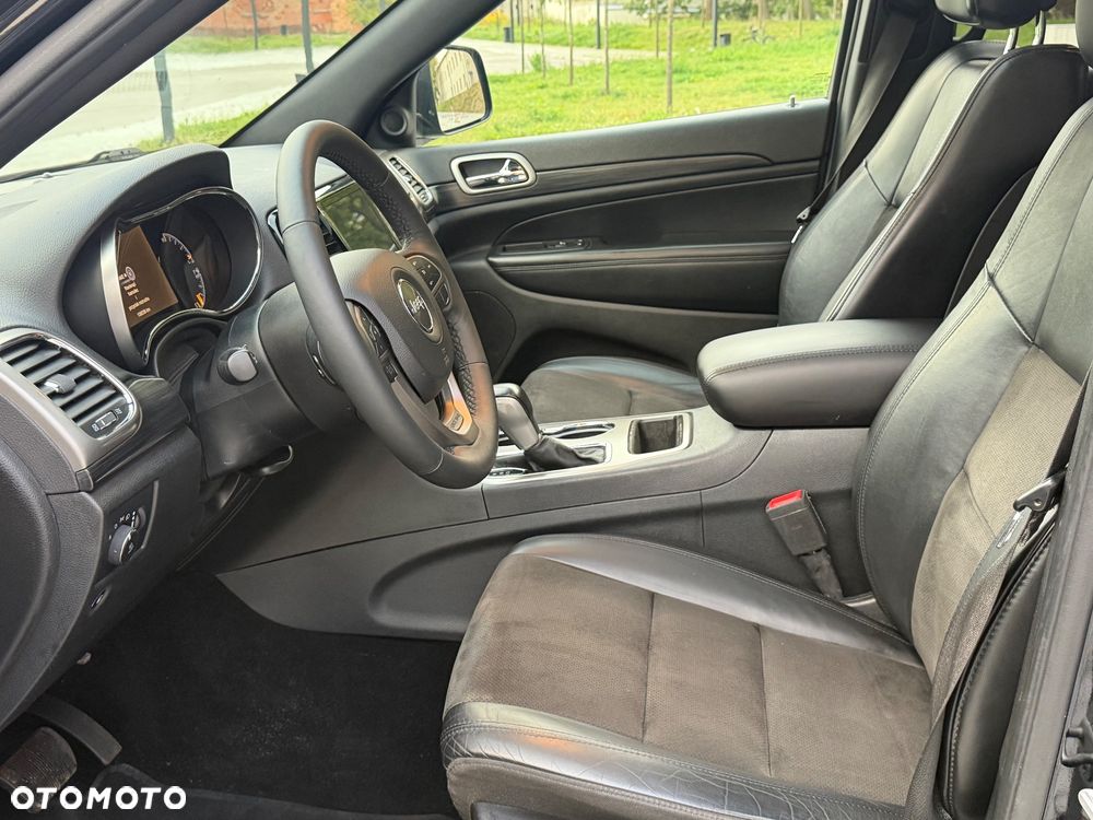 Jeep Grand Cherokee - 16