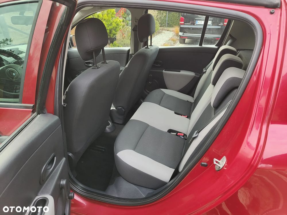 Renault Clio 1.2 16V 75 Expression - 24