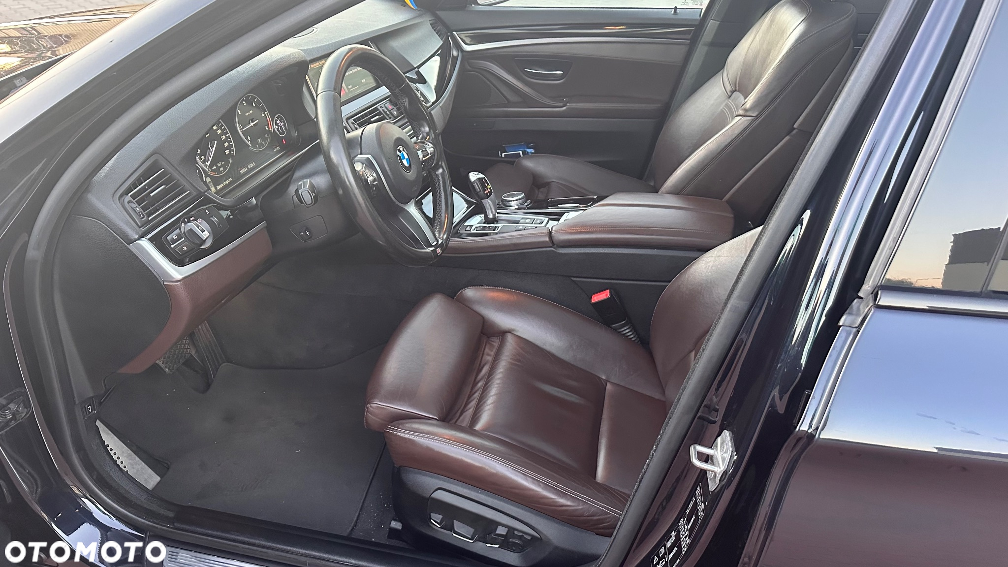 BMW Seria 5 525d xDrive - 28