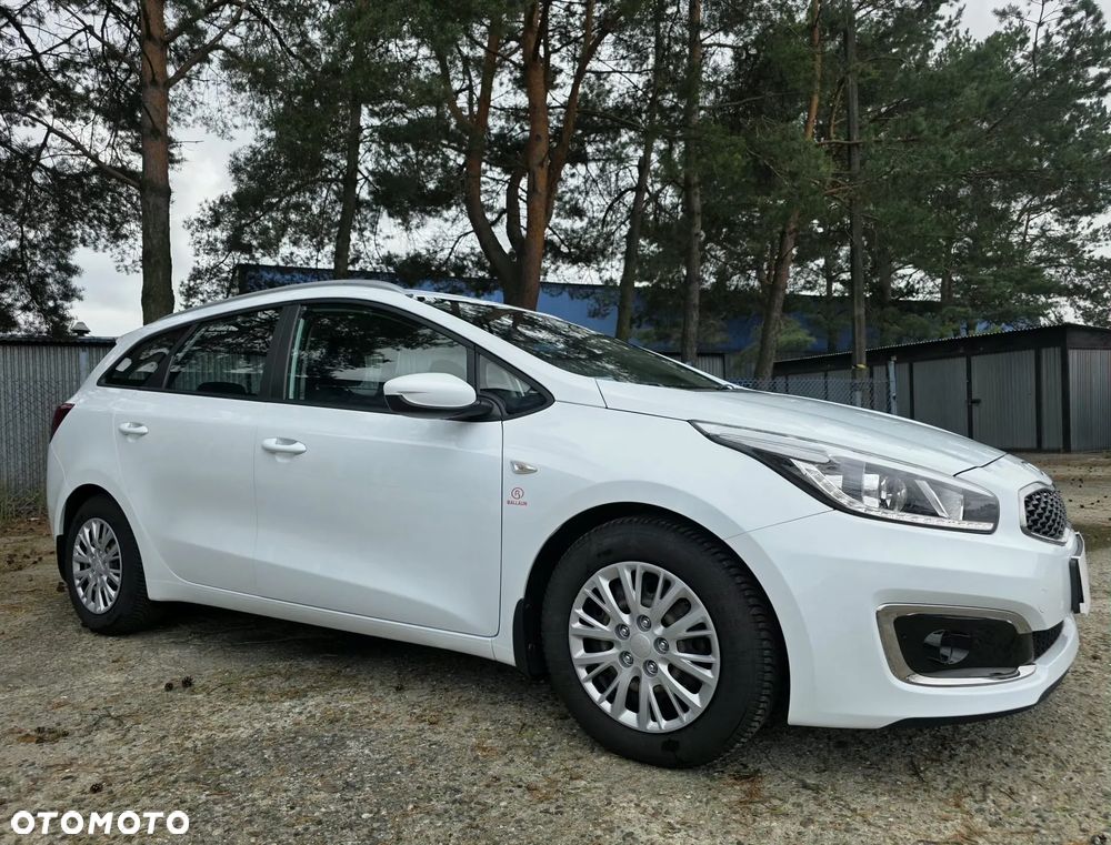 Kia Ceed - 11