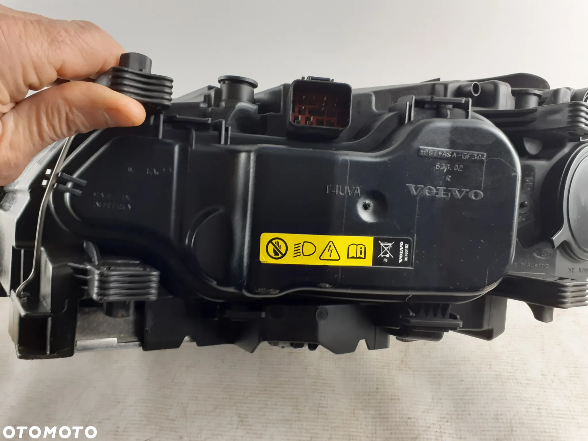 Lampa prawa przód Volvo V70 xenon-skr - 8