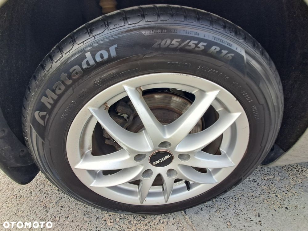Kia Carens 1.6 GDI M 7os - 21