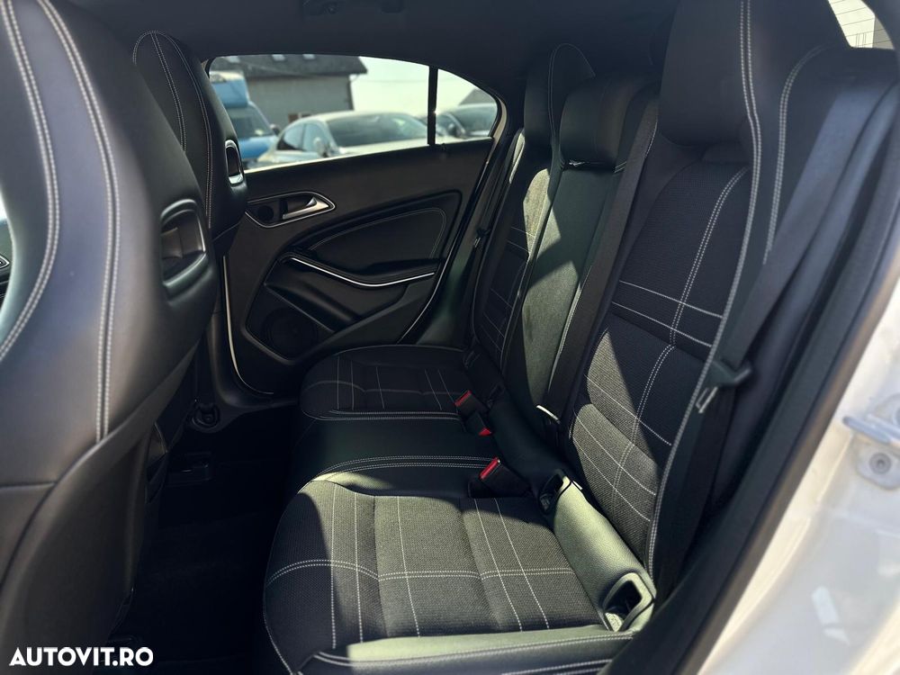 Mercedes-Benz A 180 7G-DCT Urban - 38