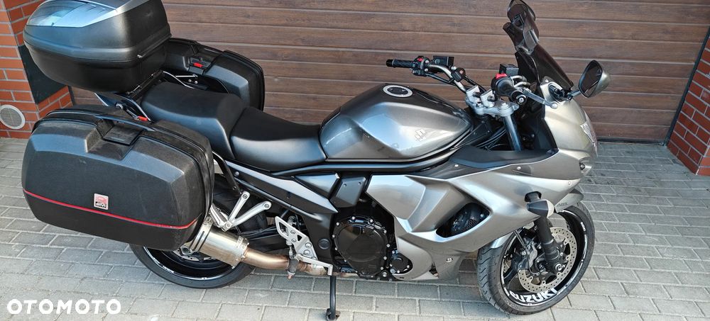 Suzuki GSX - 2