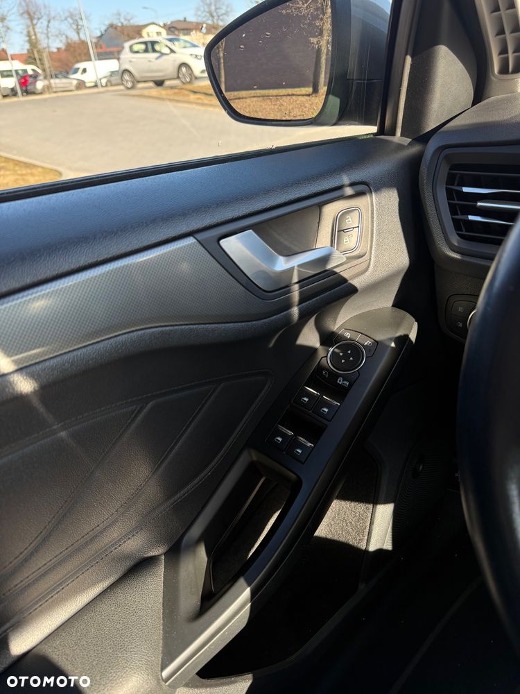 Ford Focus 1.0 EcoBoost Titanium Business - 27