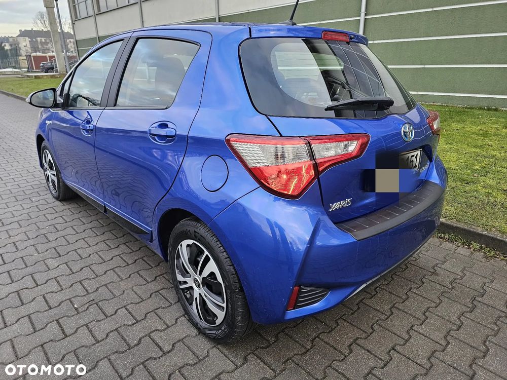 Toyota Yaris Hybrid 100 Premium EU6 - 7