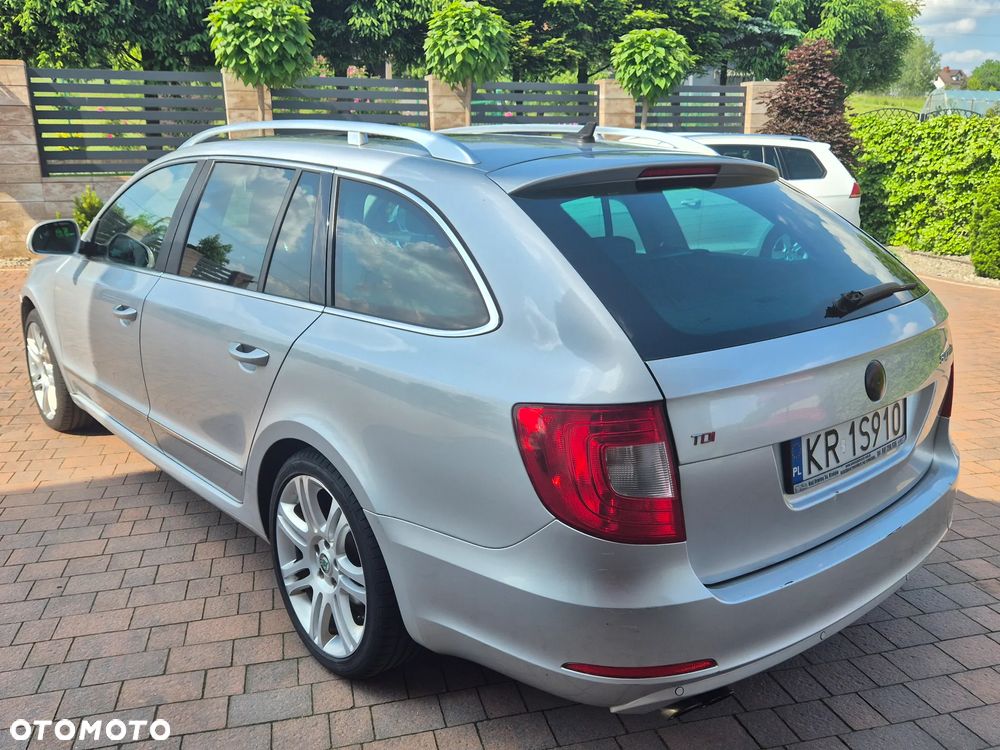 Skoda Superb 2.0 TDI DSG Exclusive - 3