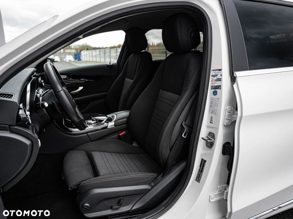 Mercedes-Benz Klasa C 220 d 4Matic T 9G-TRONIC Exclusive - 23