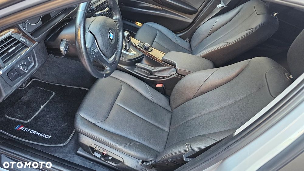 BMW Seria 3 328i xDrive Sport-Aut Sport Line - 36