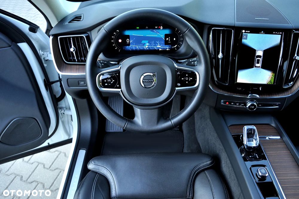 Volvo XC 60 B4 D Plus Dark - 29